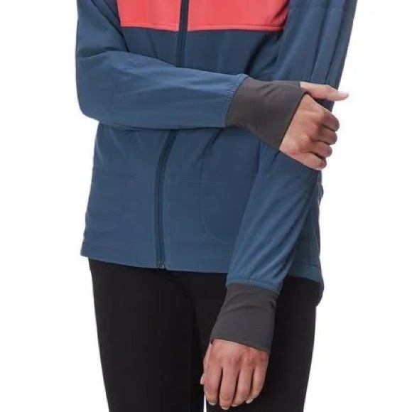 The North Face Women's Full Zip Mountain Sweatshirt in Four Leaf - Picture 3 of 7